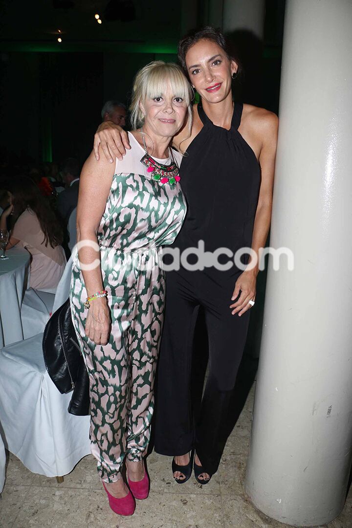 Claudia Villafañe con Lucha Aymar en el evento.  (Foto: Movilpress)