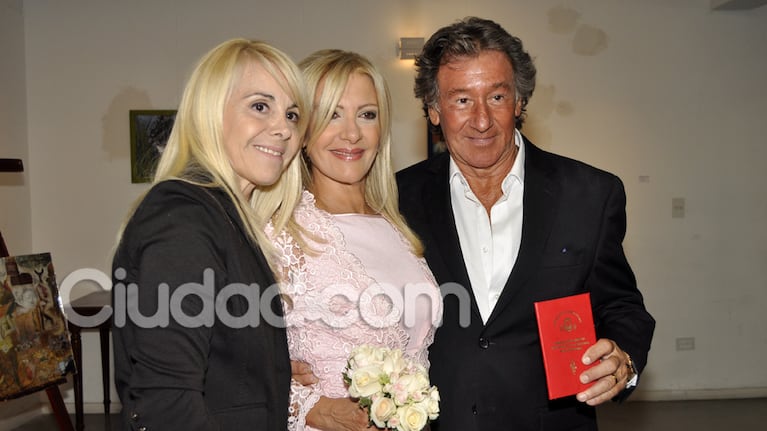 Claudia Villafañe con Susana Rocasalvo y su novio Charly. (Foto: Jennifer Rubio-Ciudad.com)