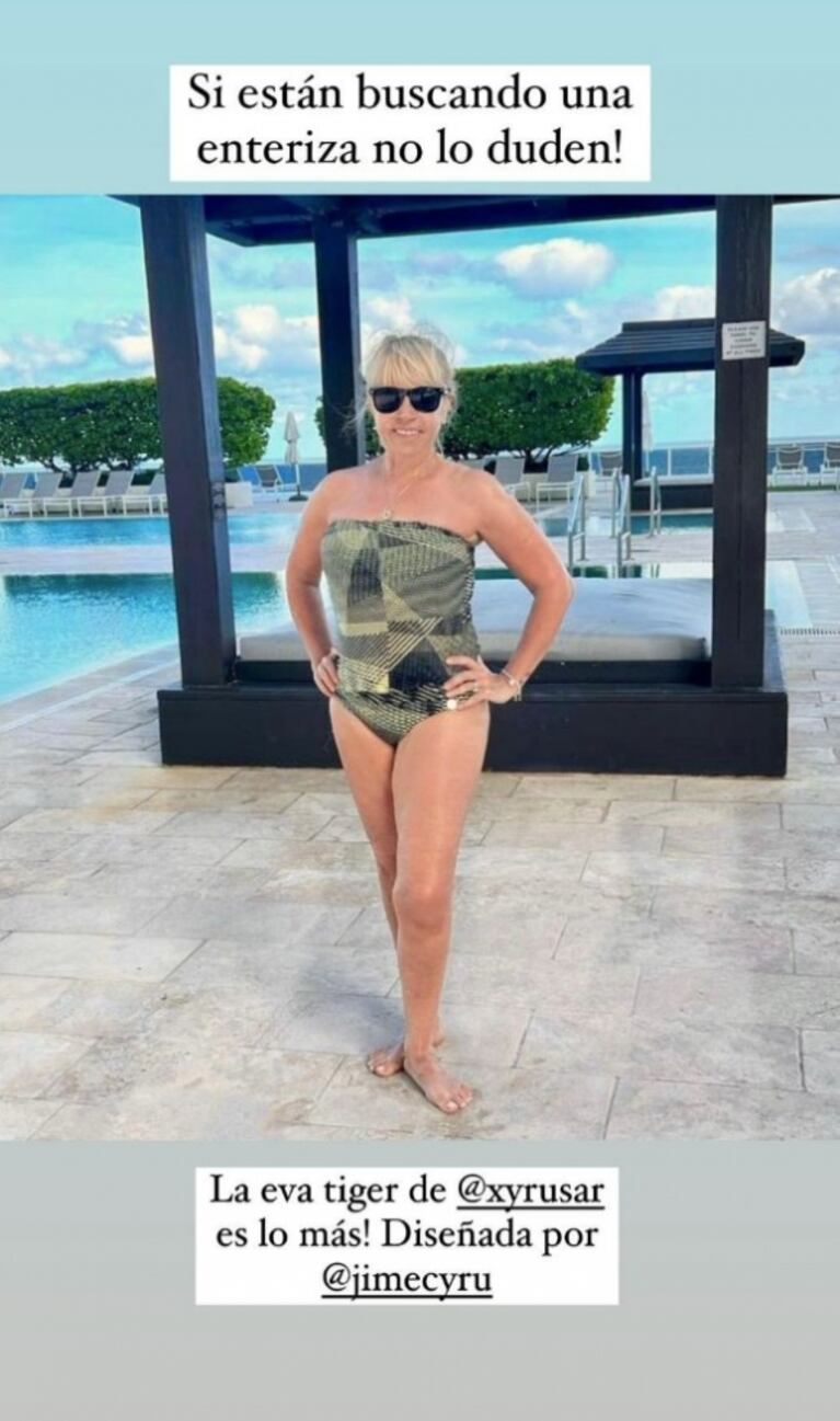 Claudia Villafañe deslumbró con una malla enteriza strapless al borde de la piscina