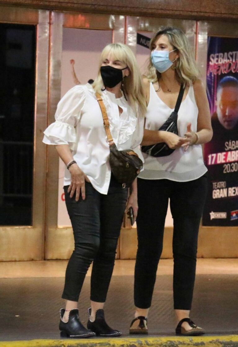 Claudia Villafañe fue a ver el show de Luciano Pereyra y lució un look muy canchero: las fotos
