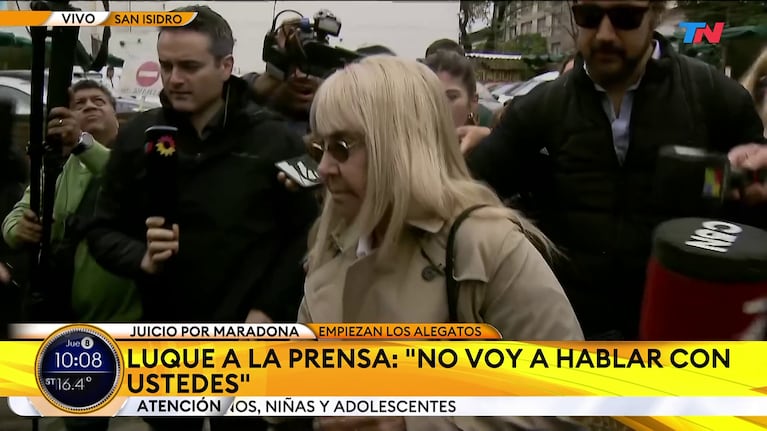 Claudia Villafañe llegó a los tribunales en un día clave en el juicio por la muerte de Diego Maradona (Foto: captura de TN).