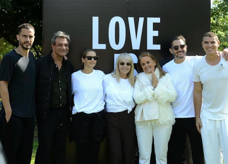 Claudia Villafañe y Maxi López se unieron a una acción por la paz en Buenos Aires