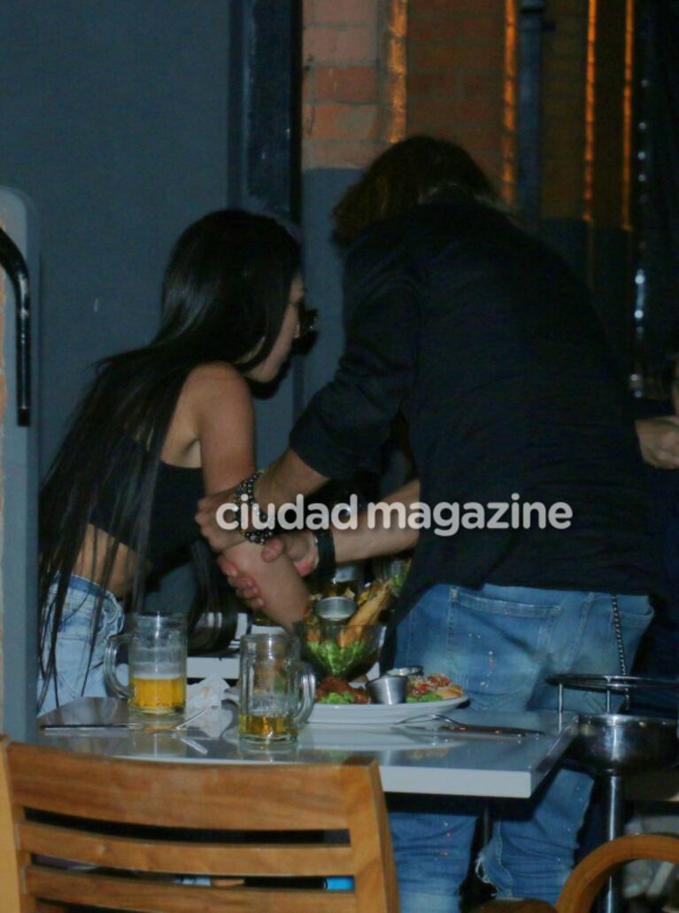 Claudio Caniggia y Sofía Bonelli, enamorados en Puerto Madero: las fotos de su salida romántica