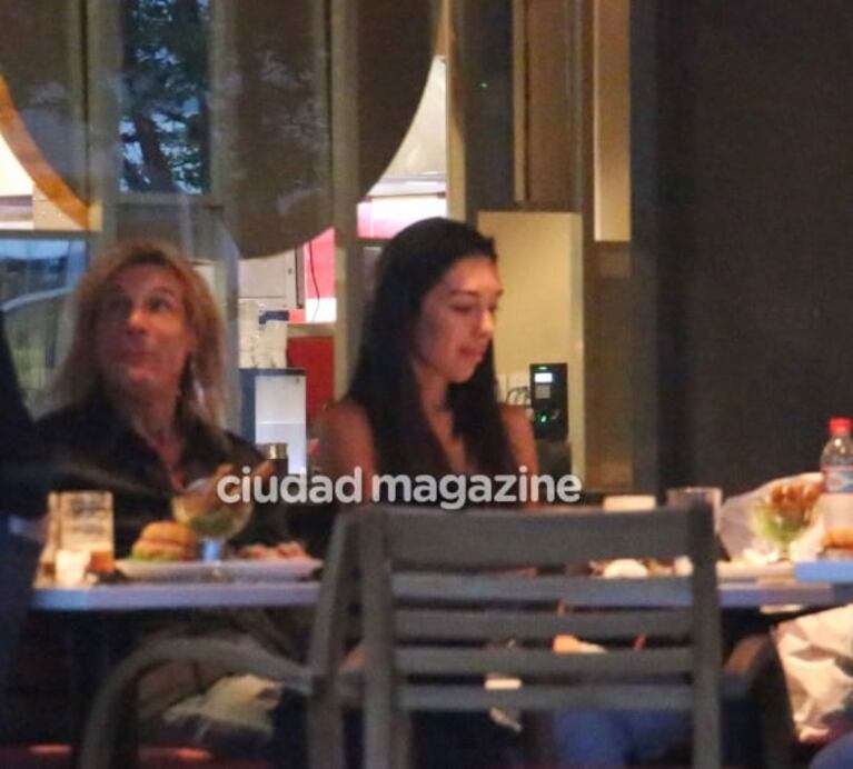 Claudio Caniggia y Sofía Bonelli, enamorados en Puerto Madero: las fotos de su salida romántica