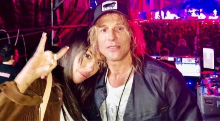 Claudio Caniggia y Sofía Bonelli, tapa de Hola y anuncio: "Cuando salga el divorcio, nos casamos en Henderson"