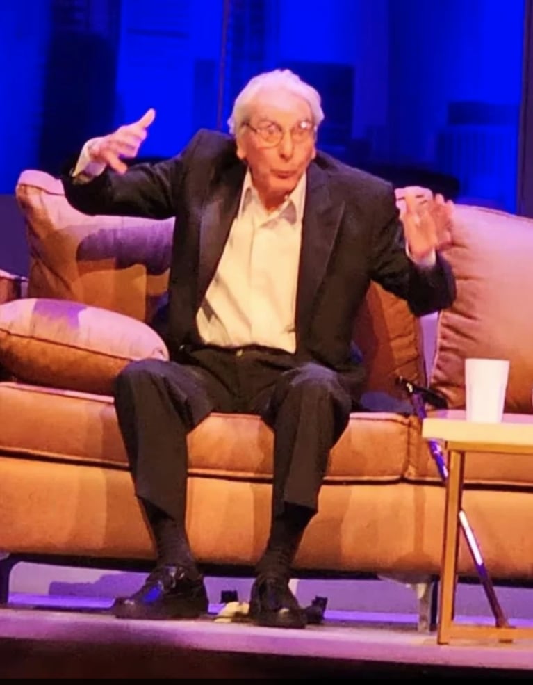 Claudio García Satur en escena. Foto: Minuto NQN