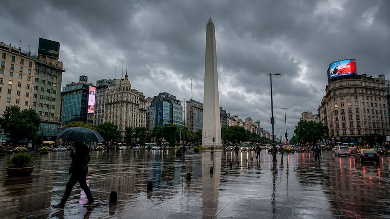 Clima en Buenos Aires para el fin de semana largo: cuándo llueve y cómo estará el feriado del lunes (Foto IA)