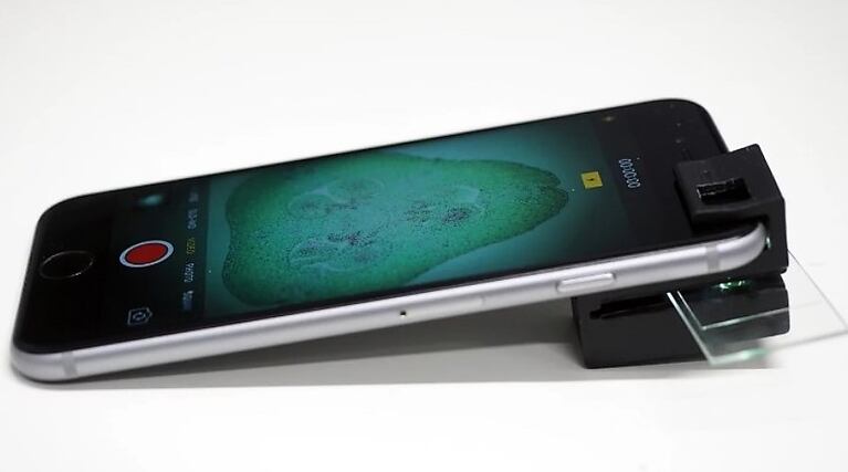 Clip-On impreso en 3D transforma un teléfono inteligente en microscopio
