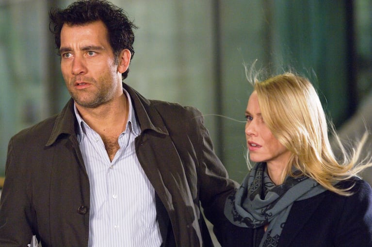 Clive Owen y Naomi Watts en Agente internacional