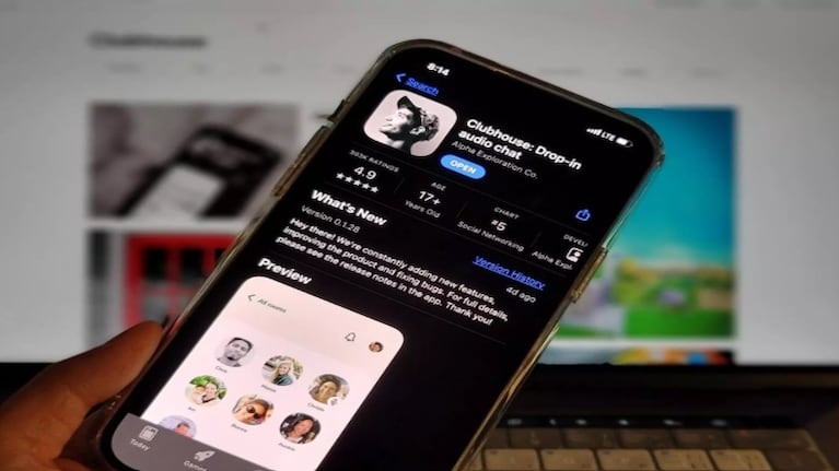Clubhouse añade la opción de escuchar las salas desde la web sin registrarse