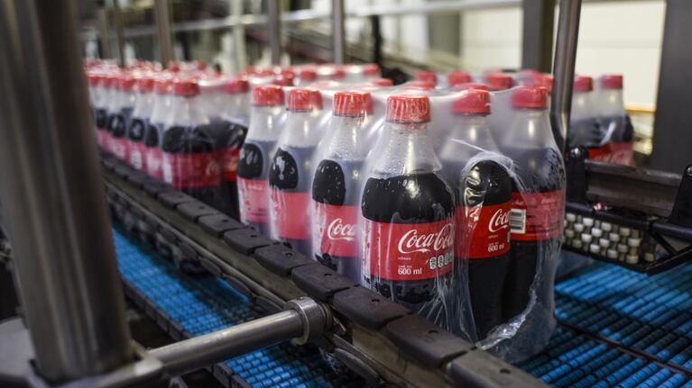 Coca-Cola trabajará en un plan para el tratamiento de sus envases