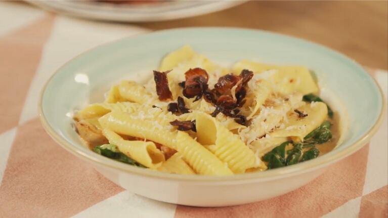 Cocina esta pasta seca con pollo cremoso: una receta profesional
