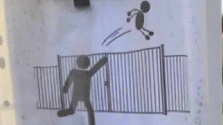 Colegio francés solicita a los padres de los alumnos que no los lancen por la reja al llegar tarde