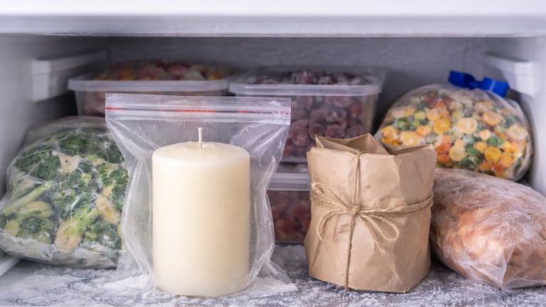 Colocar la vela dentro de una bolsa Ziploc ayuda a que no tome los aromas del freezer. Foto: Freepik