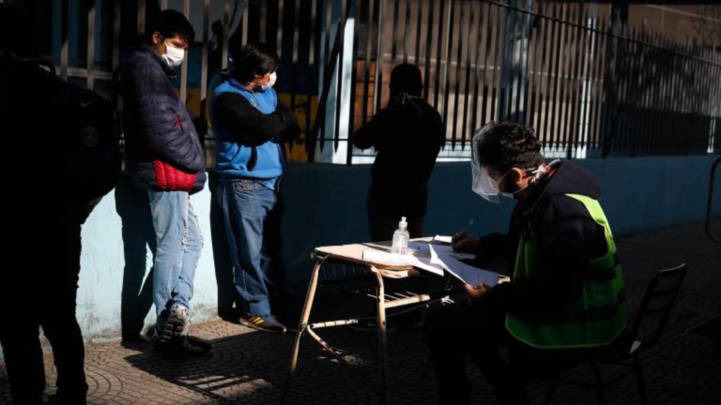 Comenzó el operativo puerta a puerta para encontrar casos de coronavirus en Flores