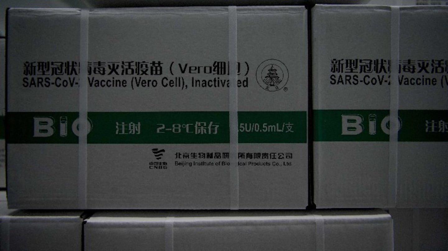 Comienzan a distribuir hoy las vacunas para inocular a los docentes y abren un registro. Foto: AFP.