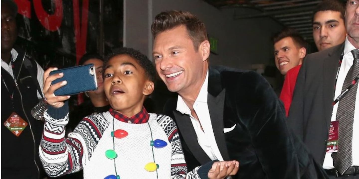 Cómo apoya Ryan Seacrest a los niños de su país