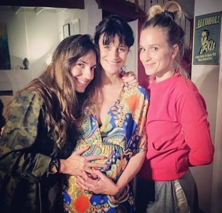 ¡Cómo creció! Mónica Antonópulos, reunión con amigas ¡y pancita maternal súper tierna!