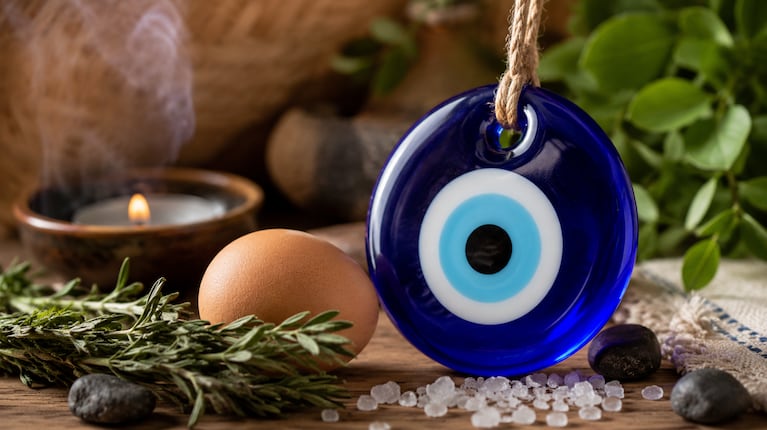 Cómo curar el mal del ojo (Foto: IA).