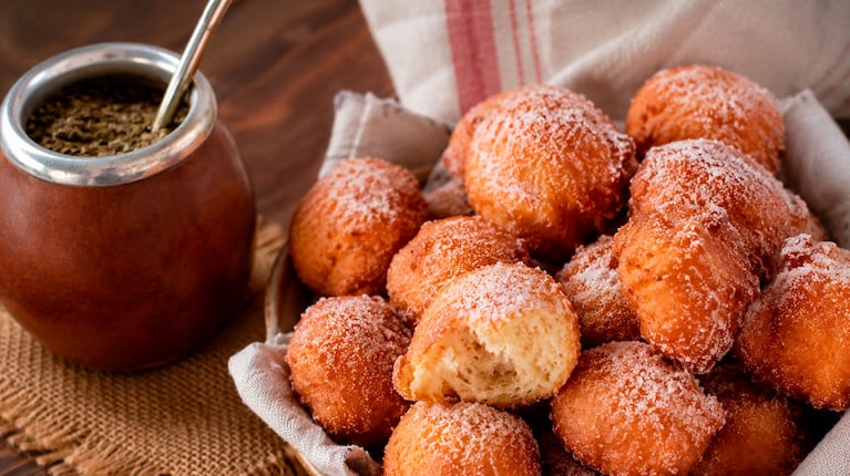 Cómo hacer los buñuelos dulces más fáciles para los días fríos (Foto creada con IA)