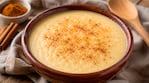 Cómo hacer polenta dulce: la receta económica y reconfortante ideal para los días de frío (Foto IA)