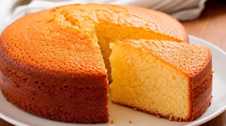 Cómo hacer una torta de aceite esponjosa: la receta más fácil, rendidora y con pocos ingredientes (Foto IA)