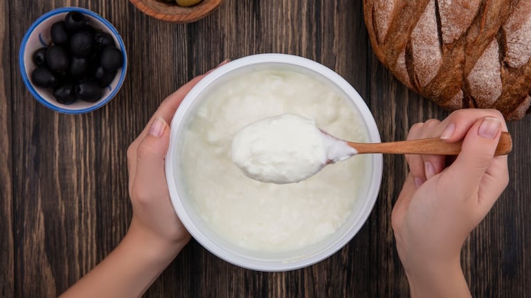 Cómo hacer yogur casero con solo dos ingredientes, la receta infalible de Jimena Monteverde. Foto: Freepik