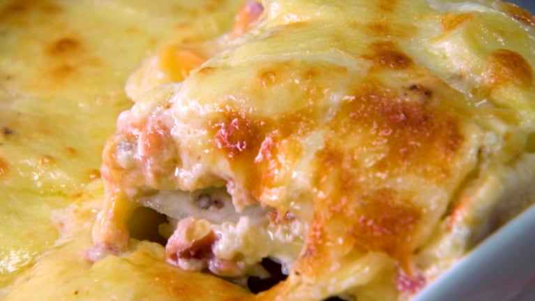 Cómo lograr papas a la crema gratinadas y suaves en pocos pasos. Foto: Cucinare.TV.