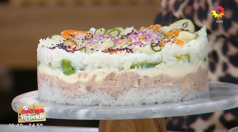 Cómo preparar sushi cake: la rece fácil y rápida de Jimena Monteverde | Créditos: Captura El Trece