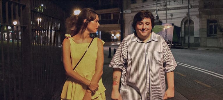 “Como si fuéramos solo amigos”, protagonizada por Manuela Viale y Sebastián Badilla