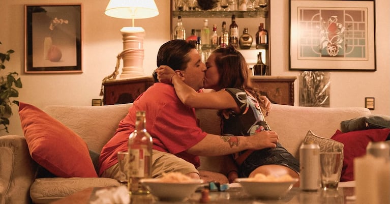 “Como si fuéramos solo amigos”, protagonizada por Manuela Viale y Sebastián Badilla