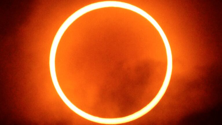 Cómo y a qué hora ver el eclipse solar anular desde Argentina.