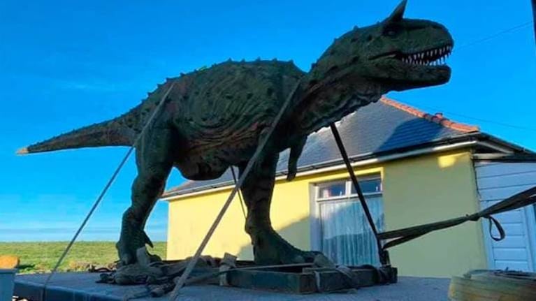 Compra dinosaurio para su hijo en internet y se lleva una gran sorpresa