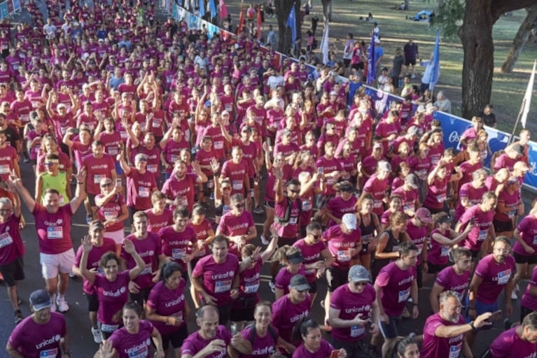 Con la conducción de Julián Weich y Sofía Martínez, volvió la Carrera UNICEF por la Educación