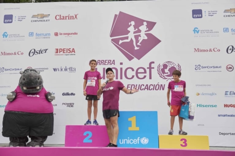 Con la conducción de Julián Weich y Sofía Martínez, volvió la Carrera UNICEF por la Educación