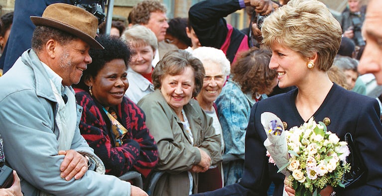 Con obras sociales Diana de Gales conquistó al mundo