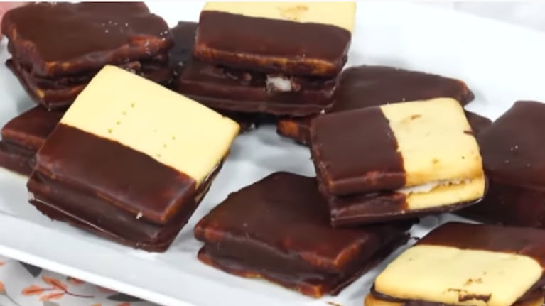 Con sabor a limón y una cobertura de chocolate, son ideales para cocinar en familia. Foto: Cucinare.TV.