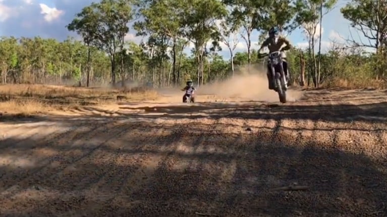 Con solo 4 años, este niño es un crack con la moto