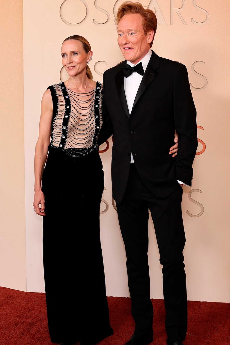 Conan O'Brien y Liza Powel (REUTERS-Daniel Cole)