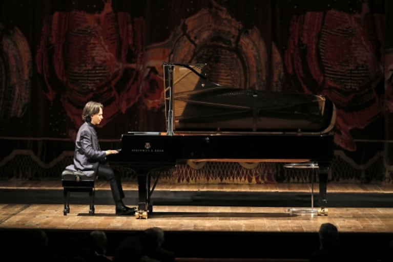 Concierto UNICEF: el pianista Horacio Lavandera cautivó al público en un Colón a sala llena