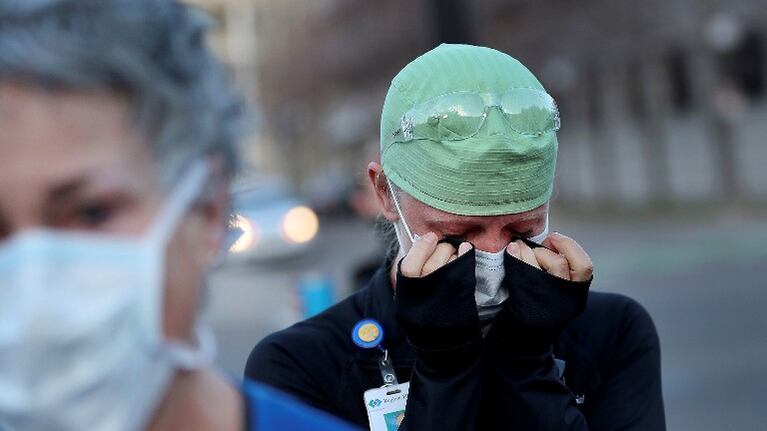 Confirmado: las lágrimas de los pacientes con coronavirus también contagian. Foto: AP.