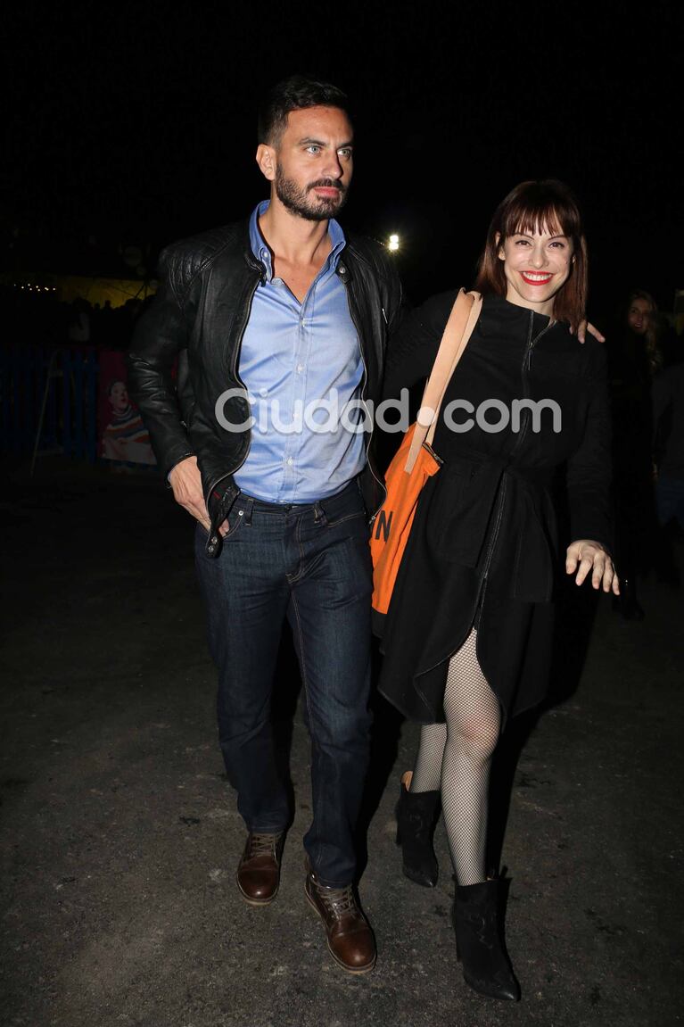 Connie Ansaldi asistió junto a su novio (Fotos: Movilpress). 