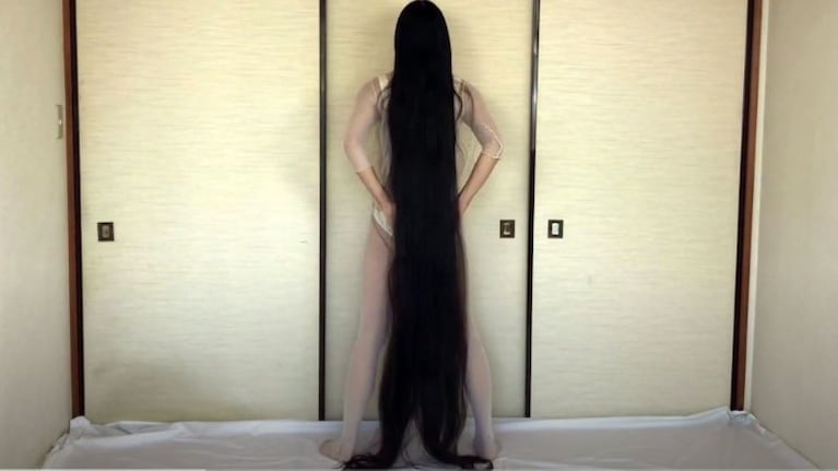 Conoce a Rin Kambe, apodada la Rapunzel de la vida real por su larga cabellera de 1,80 metros