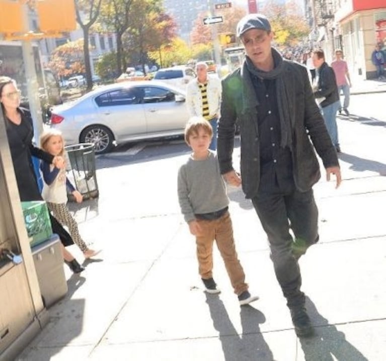 Conocé la verdad detrás de la falsa tapa de Jennifer Aniston conociendo a los hijos de Brad Pitt de la que habla el mundo