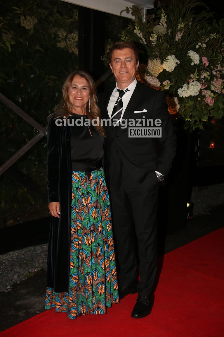Constanza Feraud y Gabriel Corrado en la boda de Andrea Ghidone y Pablo Otero. (Foto: Movilpress)