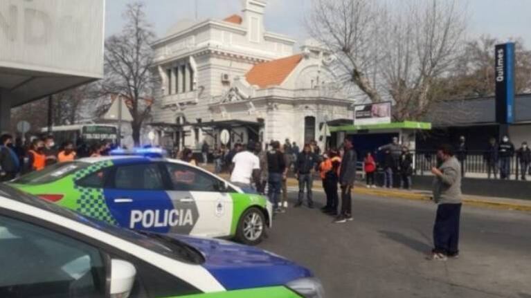 Continúa en estado crítico el hombre que mató a otro, hirió a policías e intentó suicidarse
