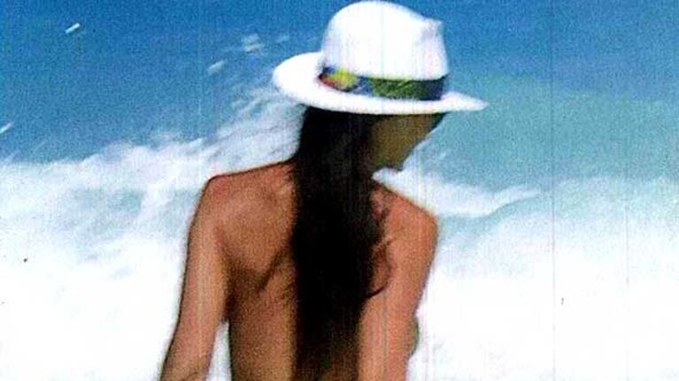 Contra el frío: el súper topless de Natalia Fassi. (Foto: Caras)