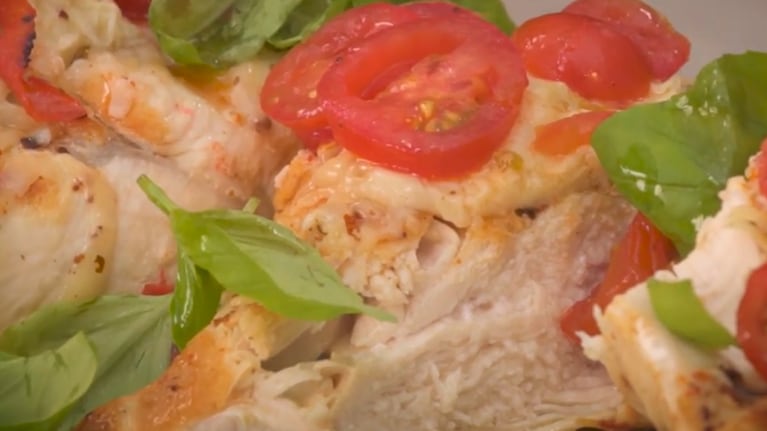 Convertí una pechuga de pollo en un plato fresco y sabrosos con tres ingredientes infalibles
