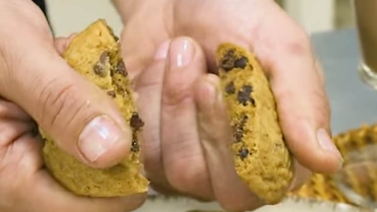 Cookies de chocolate, quedan húmedas por dentro y crocantes por fuera. Foto: Cucinare TV