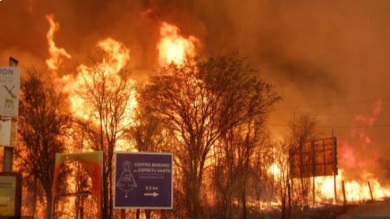 Córdoba: más de 150 evacuados por el incendio forestal descontrolado en la zona de Capilla del Monte